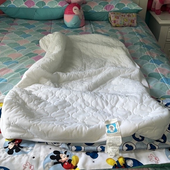 Disney 4 Piece Toddler Bedding Set Mickey Mouse Playhouse Blue/White- 52" x 28" - Picture 13 of 16